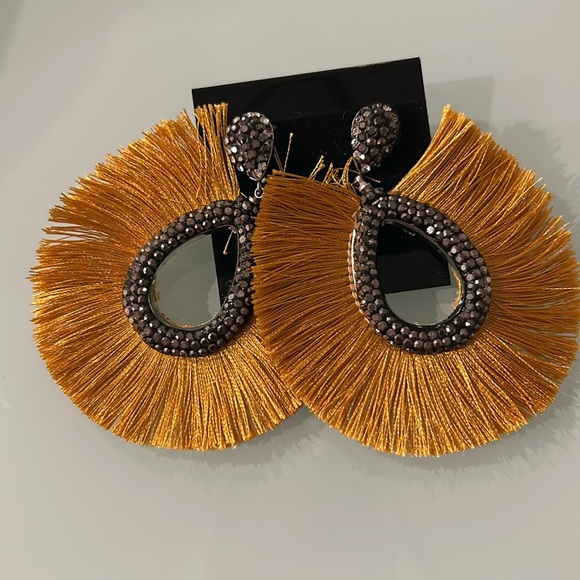 Crystal drop fan fringe stud earrings - Picture 3 of 3